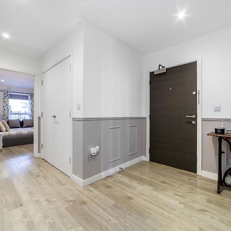 Private Double Bd With Optional Balcony, 15 Mins To London Cc Apartment Екстериор снимка