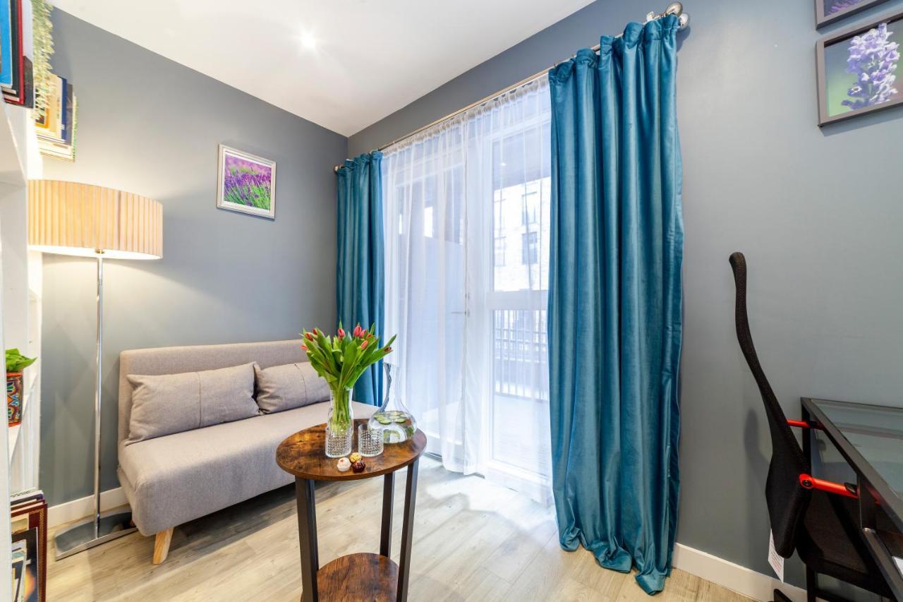 Private Double Bd With Optional Balcony, 15 Mins To London Cc Apartment Екстериор снимка