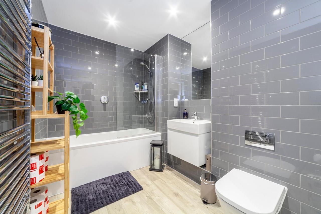Private Double Bd With Optional Balcony, 15 Mins To London Cc Apartment Екстериор снимка