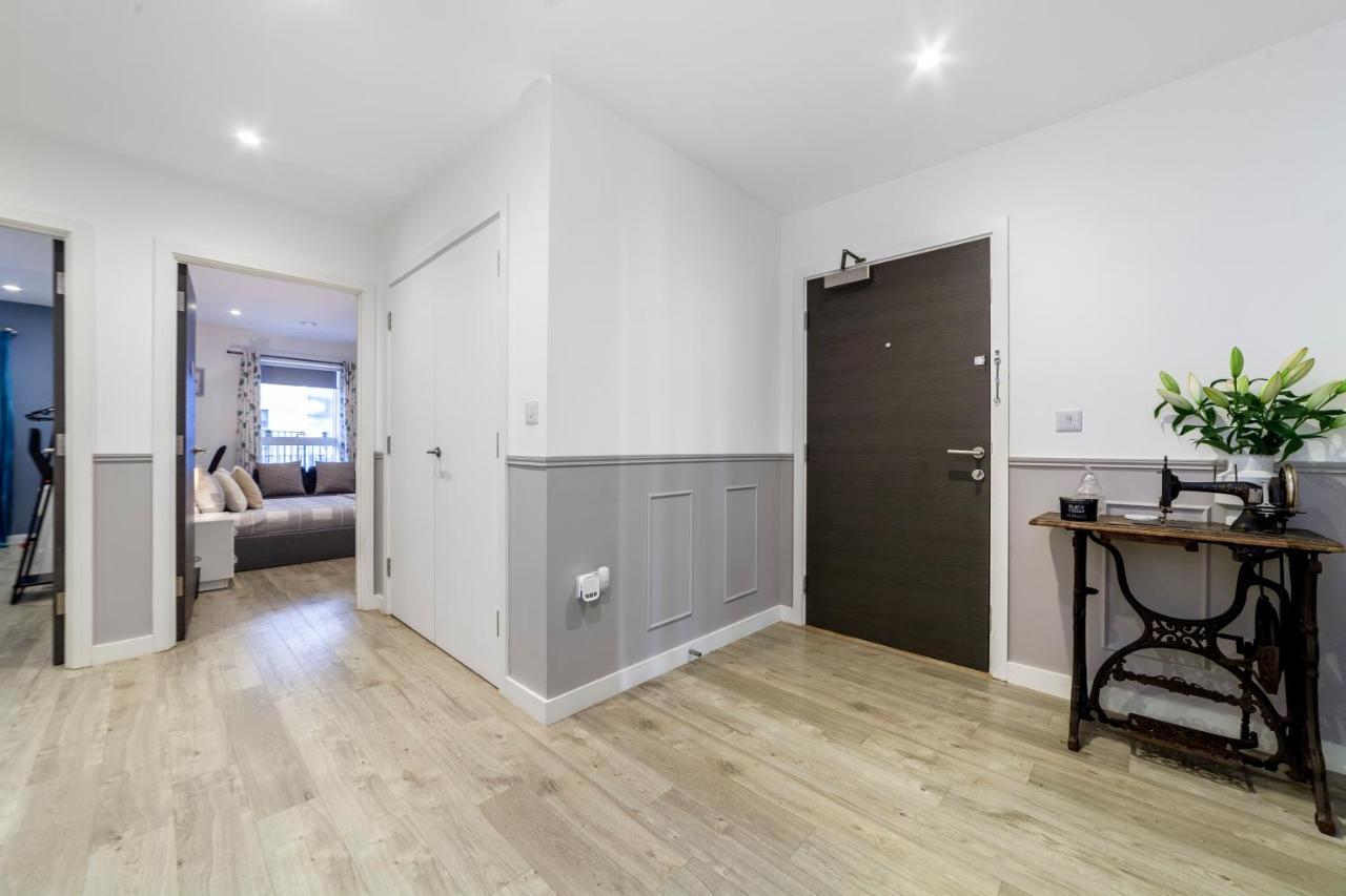 Private Double Bd With Optional Balcony, 15 Mins To London Cc Apartment Екстериор снимка